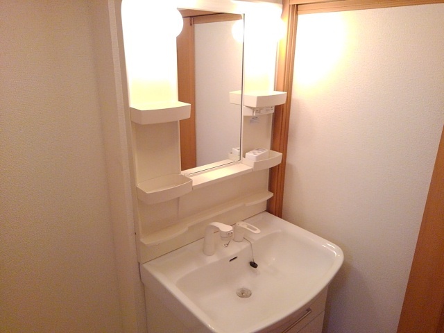 洗面設備　シャワー付き洗面台