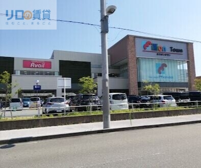 ショッピングセンター　ミリオンタウン荒牧店（ショッピングセンター）まで719m
