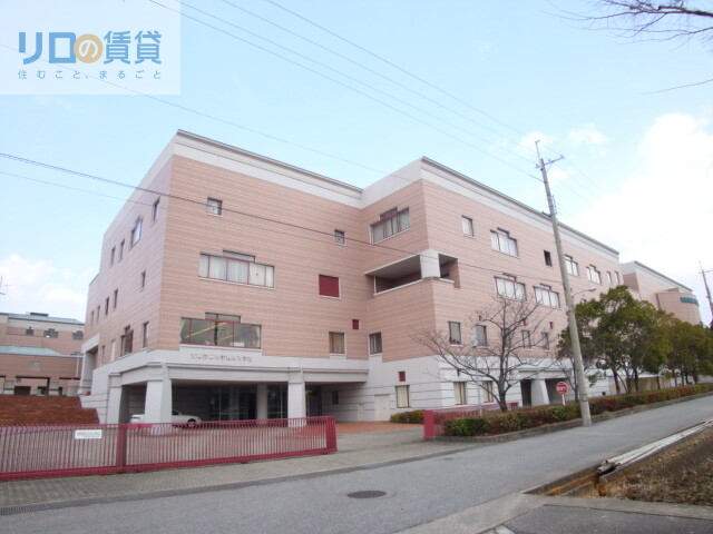 大学・短大　私立大阪芸術大学短期大学部伊丹学舎（大学・短大）まで826m