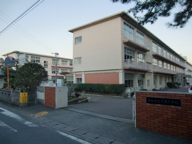 小学校　浜松市立可美小学校（小学校）まで1458m