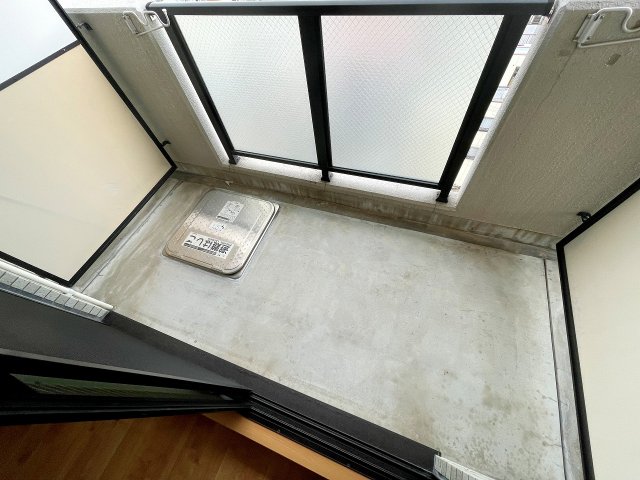 バルコニー　陽当たり良好なバルコニーです