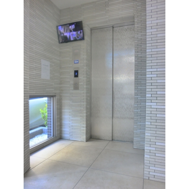 セキュリティ　防犯カメラ付きエレベーター