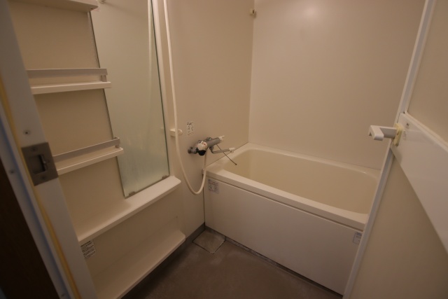 バス・シャワールーム　※別室の参考写真の為、現況優先です。