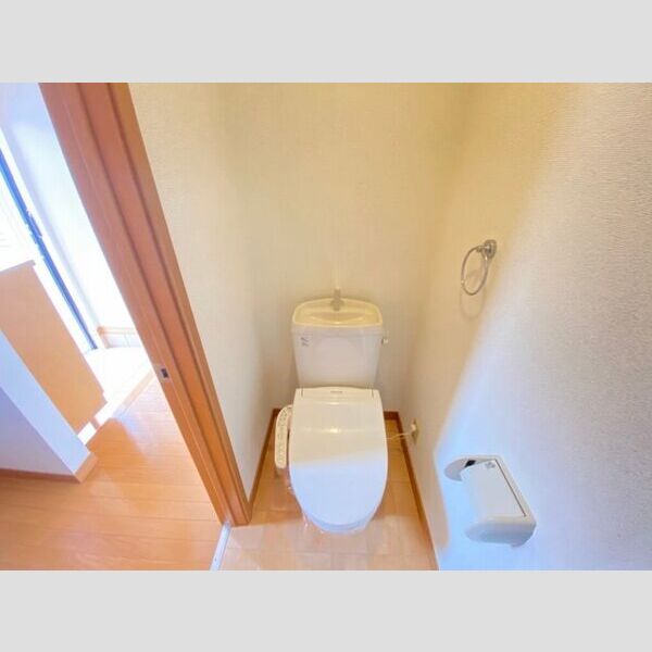 トイレ　室内写真は別部屋の写真です。