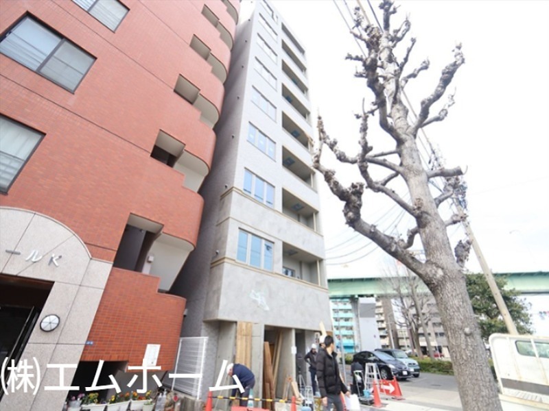 建物外観　オートロック　防犯カメラ付
