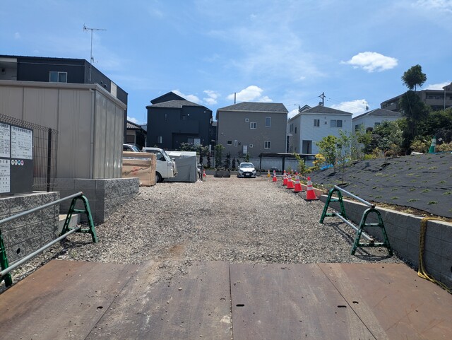 駐車場　２０２６年５月建築中