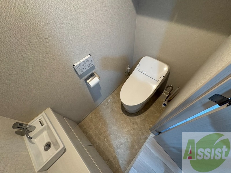 トイレ　こちらはトイレです。清潔感があり、安心して使用できます。