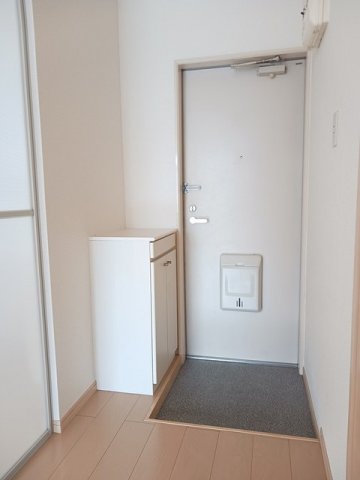 玄関　収納もある玄関です