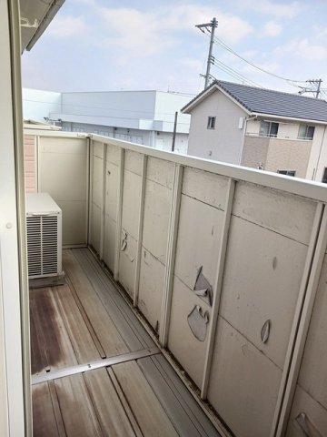 バルコニー　開放的で明るい空間を演出してくれるバルコニーです