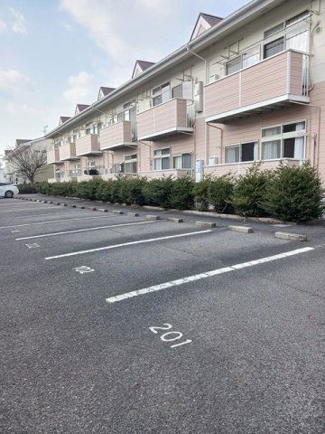 駐車場　車をお持ちの方に嬉しい駐車場付きの物件です