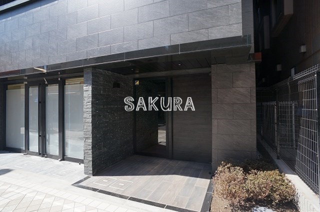 エントランス　重厚感のある建物デザイン♪