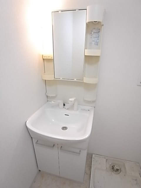 洗面設備　コンパクトで使いやすい洗面所