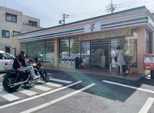 コンビニ　セブンイレブン新松戸ゆりのき通り店（コンビニ）まで217m
