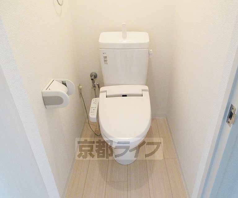 トイレ　ウォシュレット付き・