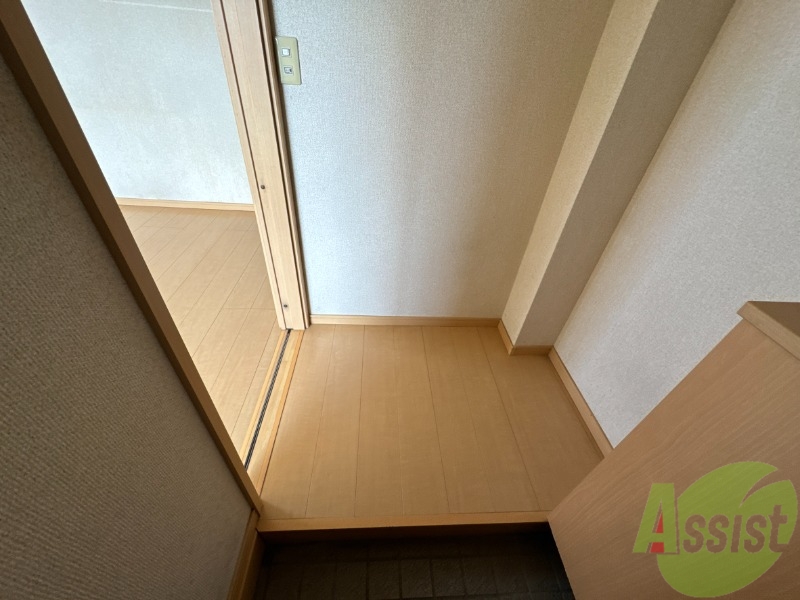 玄関　玄関からの様子です。すぐ部屋が見えないのは安心ですね。