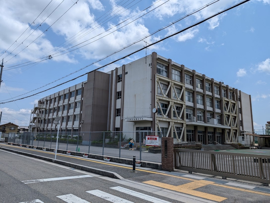 中学校　大津市立堅田中学校（中学校）まで326m
