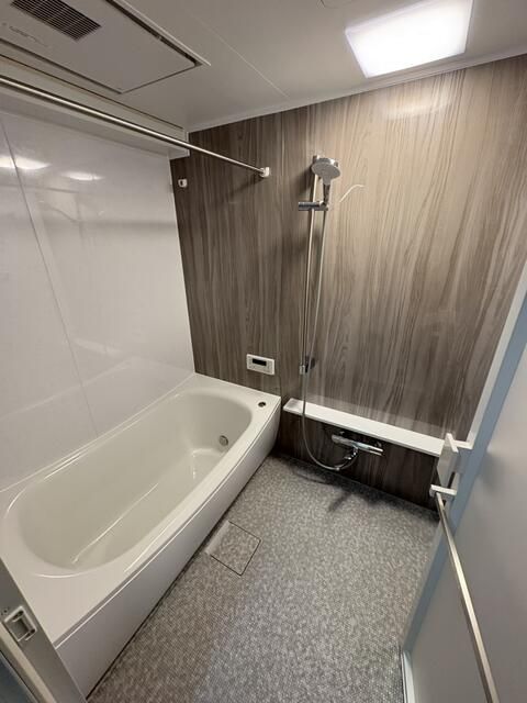 バス・シャワールーム　コンパクトで使いやすいお風呂です