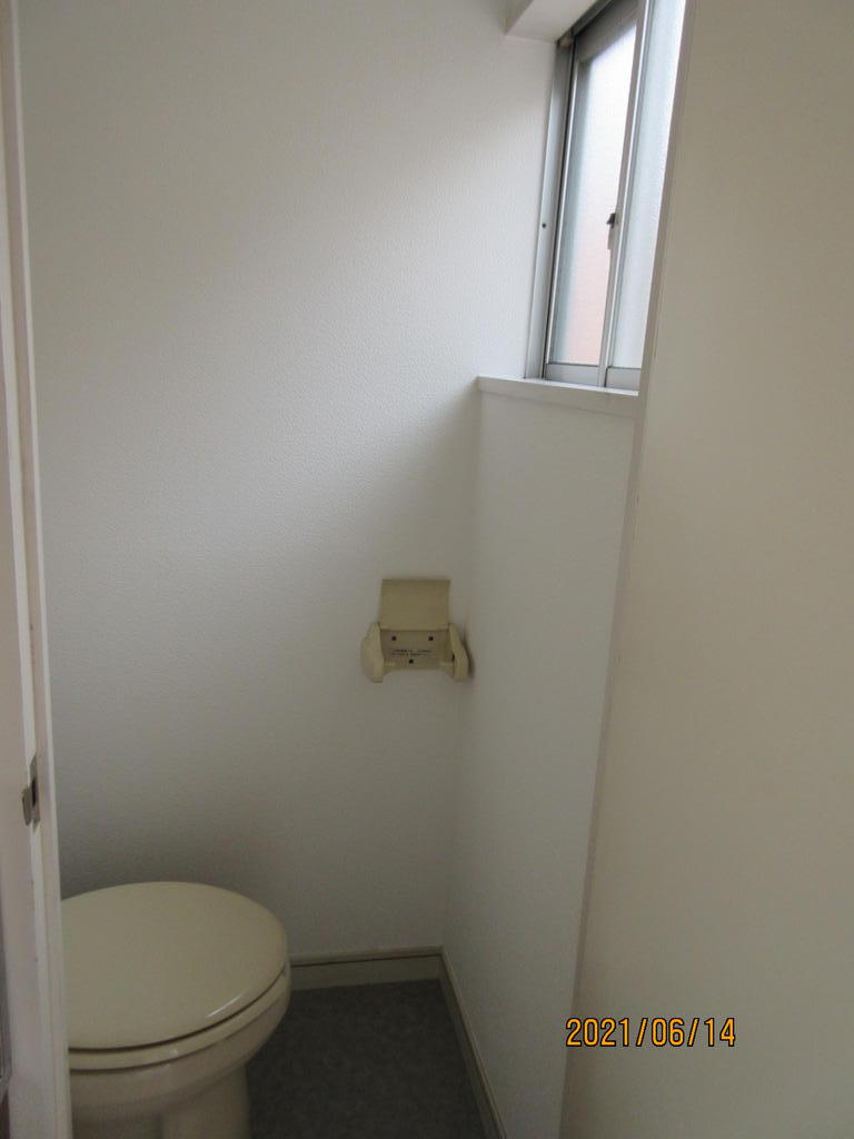 トイレ　トイレに窓有