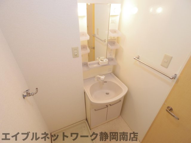 洗面設備　使いやすい洗面所です