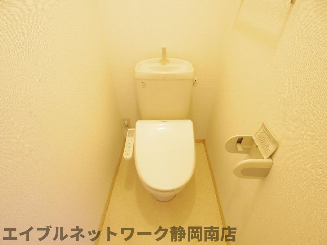 トイレ　落ち着いたトイレです