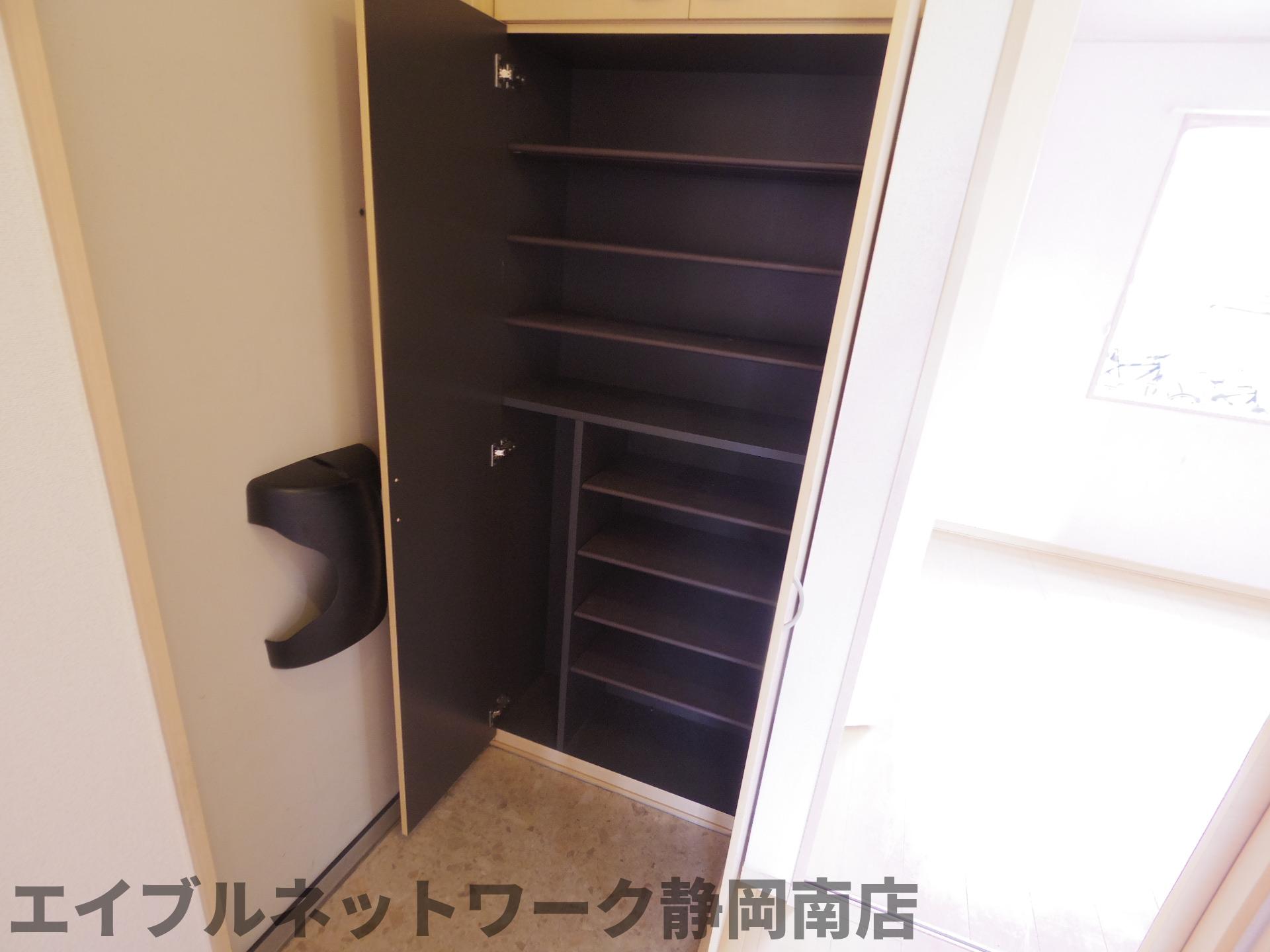 玄関　落ち着いた玄関です