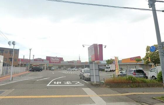ショッピングセンター　マックスバリュ金沢駅西本町店（ショッピングセンター）まで834m