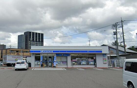 コンビニ　ローソン金沢駅西本町店（コンビニ）まで437m
