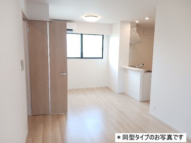 居室・リビング　こちらのリビングで趣味の時間をお楽しみください