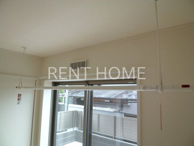 その他　便利な室内物干し付です。