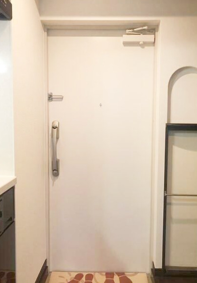 玄関　別部屋の画像を使用しております。