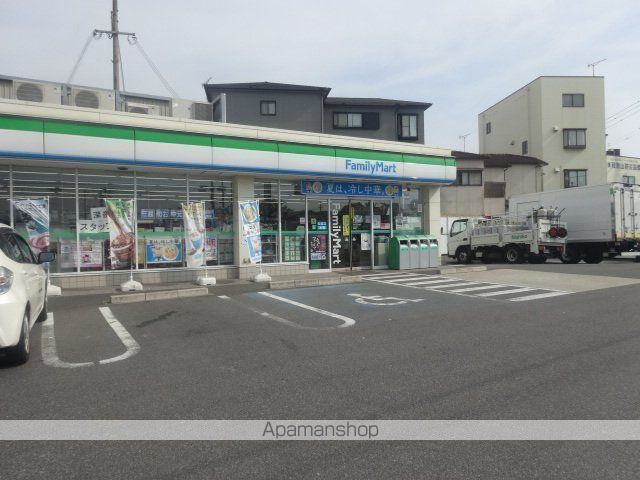 コンビニ　ファミリーマート和歌山湊御殿店（コンビニ）まで690m