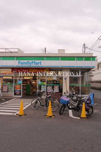 コンビニ　ファミリーマート（コンビニ）まで757m