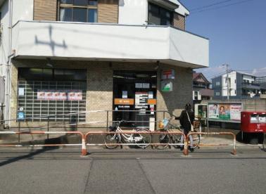 郵便局　足立舎人郵便局（郵便局）まで609m