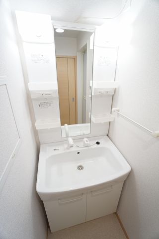 洗面設備　※同物件・反転タイプの写真です。