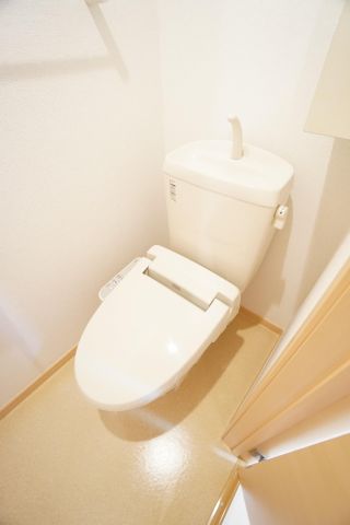 トイレ　※同物件・反転タイプの写真です。