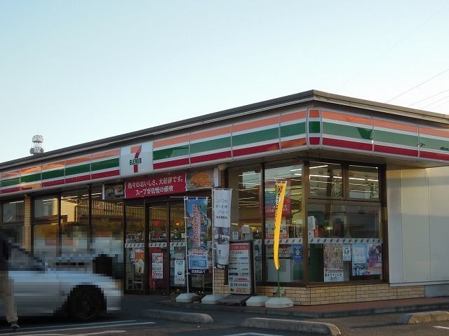 コンビニ　セブンイレブン（コンビニ）まで300m