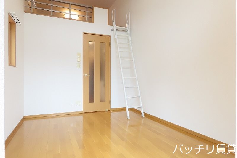 居室・リビング　同型タイプの為、現状を優先致します。