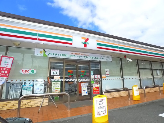 コンビニ　セブンイレブン（コンビニ）まで200m