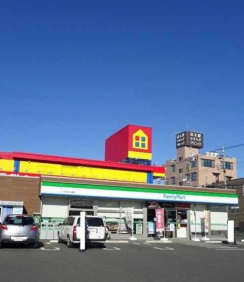 コンビニ　ファミリーマート（コンビニ）まで200m