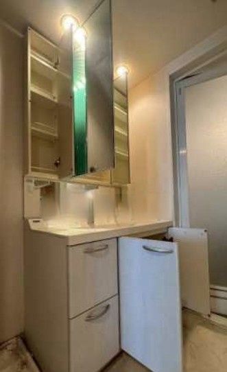 洗面設備　写真は同タイプ住居です。