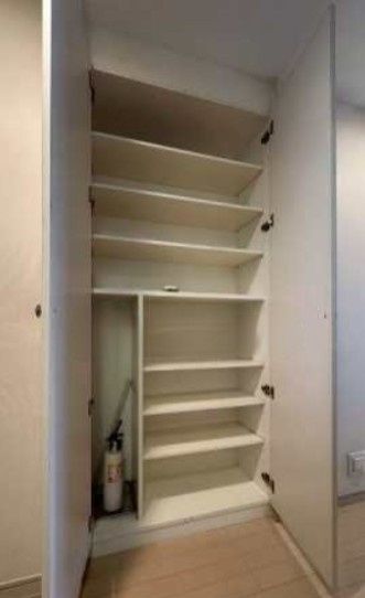 収納　写真は同タイプ住居です。