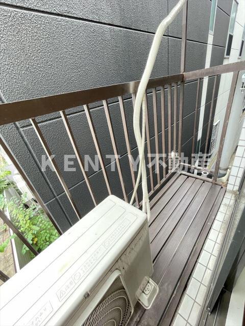 バルコニー　暖かな日差しのふりそそぐバルコニー