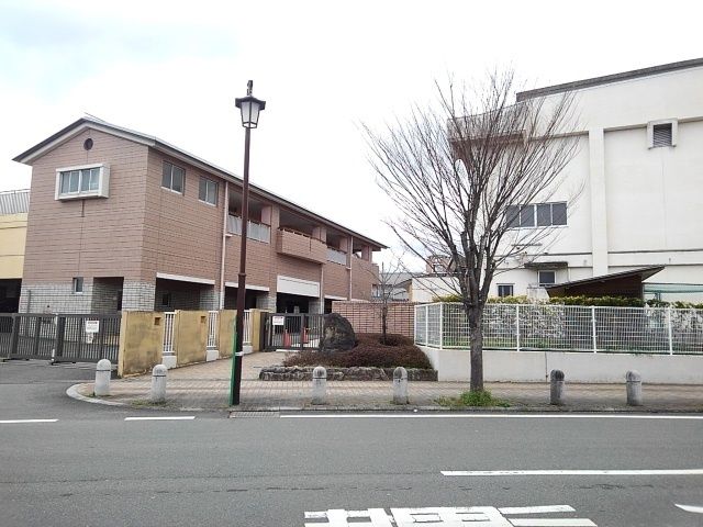 小学校　中広川小学校（小学校）まで330m