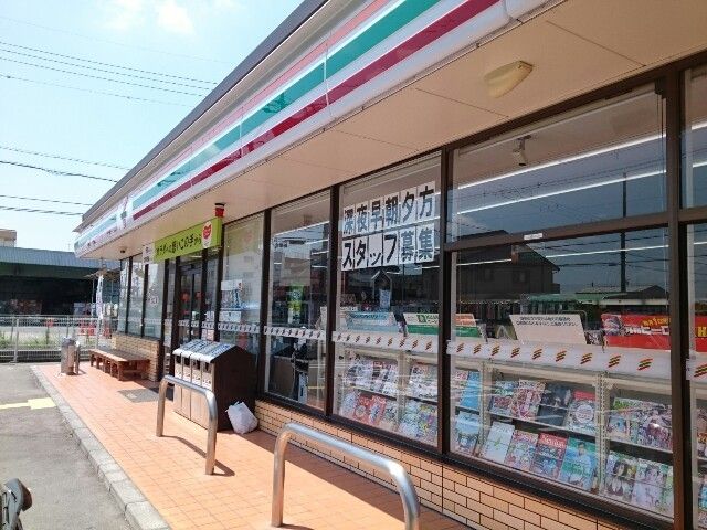 コンビニ　セブンイレブン様（コンビニ）まで650m