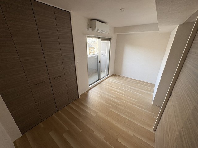 その他部屋・スペース　開放的な寝室です