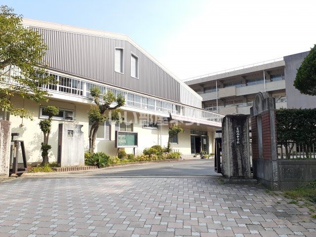 中学校　笠岡市立笠岡西中学校（中学校）まで762m