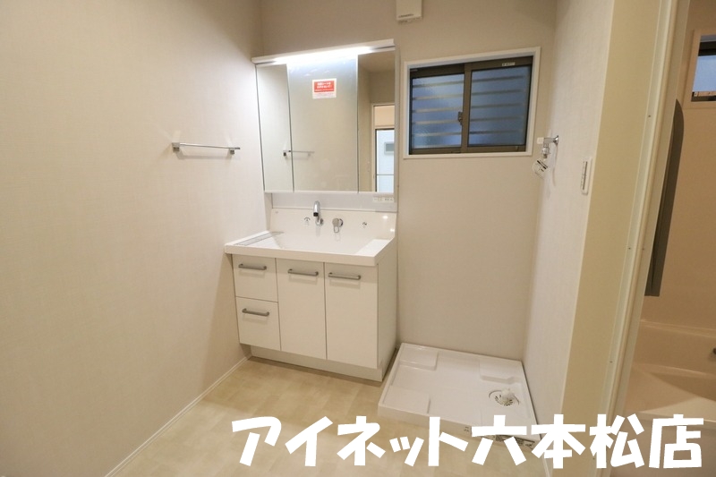 洗面設備　朝の支度はこちらでどうぞ
