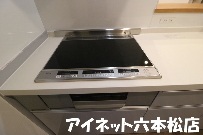 その他設備　掃除のしやすいIHコンロです
