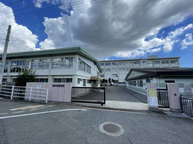 小学校　白鳥小学校（小学校）まで1087m