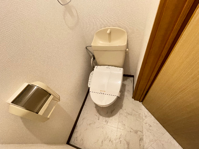 トイレ　温水洗浄便座完備